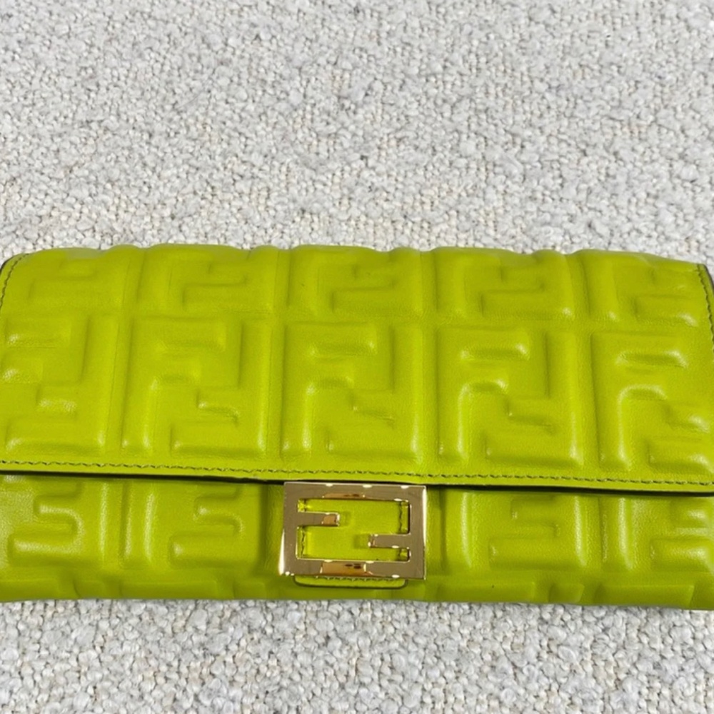 Authentic Pre-owned Baguette Continental With Chain Green